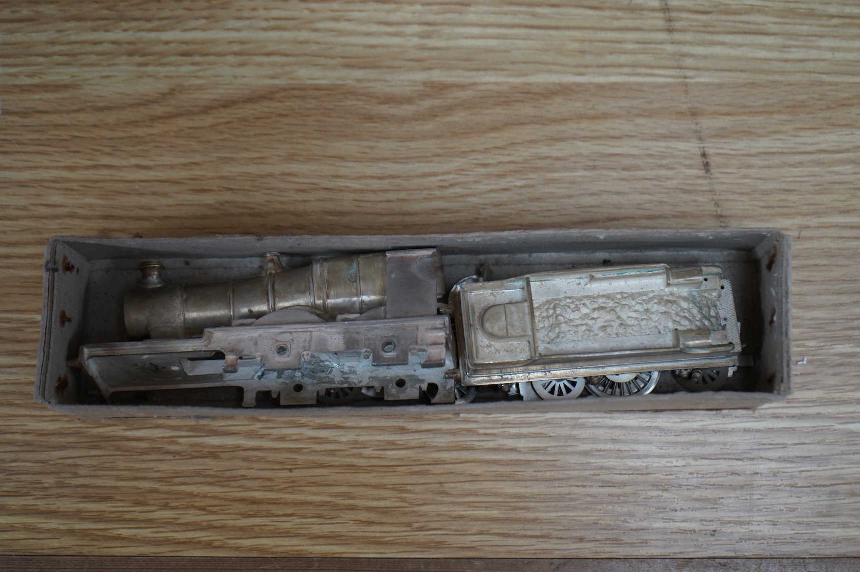 Four scratch/kit built EM gauge brass and white metal Southern Railway Class Q1 0-6-0 locomotives, all in various states of construction